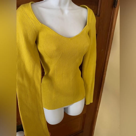 Anthropologie Sweetheart Sweater•Size Medium•Color:citron lemon color - Picture 3 of 4